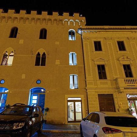 Piazza Del Mercato LʼAquila Exteriér fotografie
