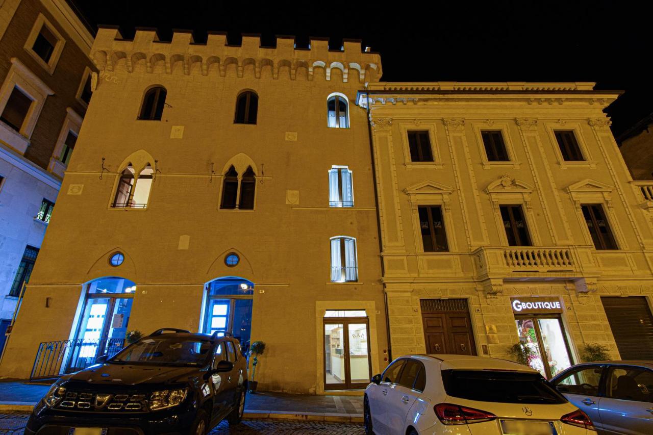 Piazza Del Mercato LʼAquila Exteriér fotografie