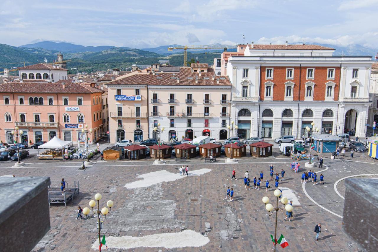 Piazza Del Mercato LʼAquila Exteriér fotografie